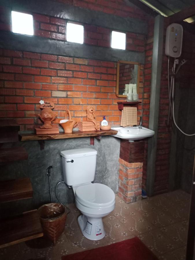 เรือนไทยใจสุขเอ๋ย Hotel Ban Bang Wa Exterior foto