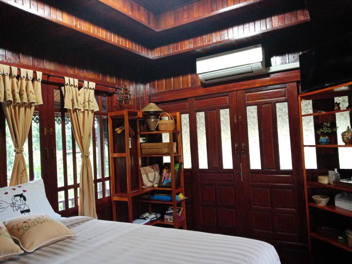 เรือนไทยใจสุขเอ๋ย Hotel Ban Bang Wa Exterior foto