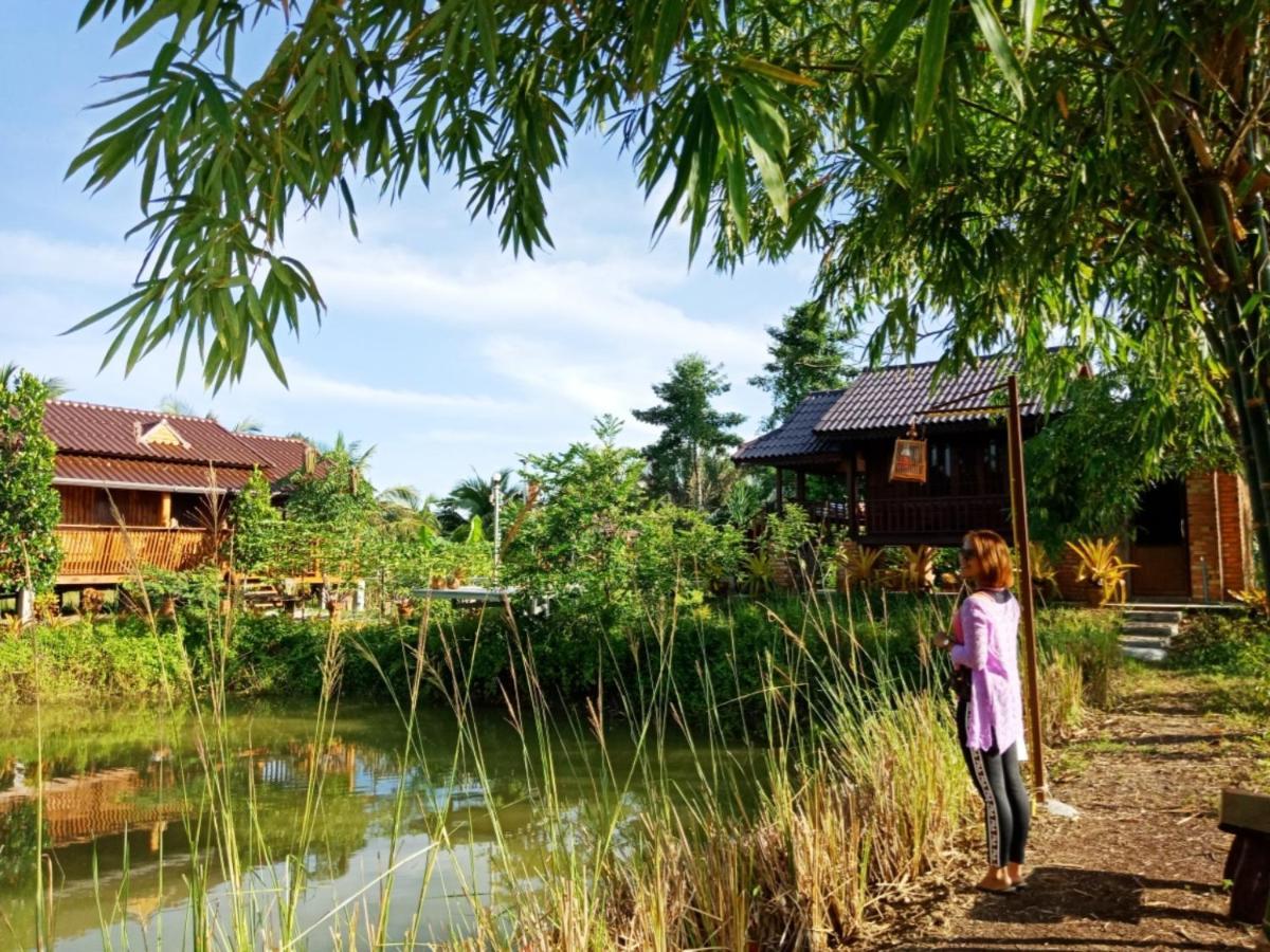เรือนไทยใจสุขเอ๋ย Hotel Ban Bang Wa Exterior foto