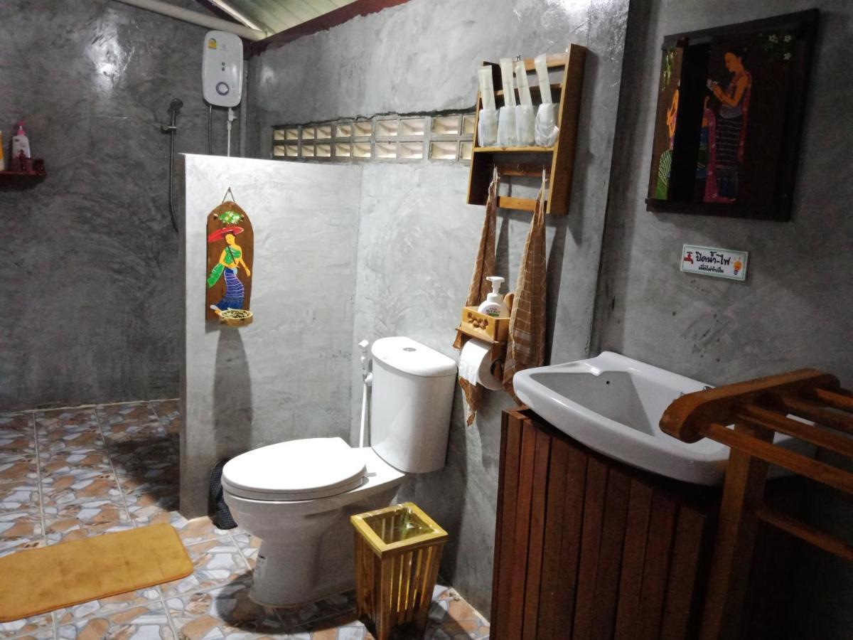 เรือนไทยใจสุขเอ๋ย Hotel Ban Bang Wa Exterior foto