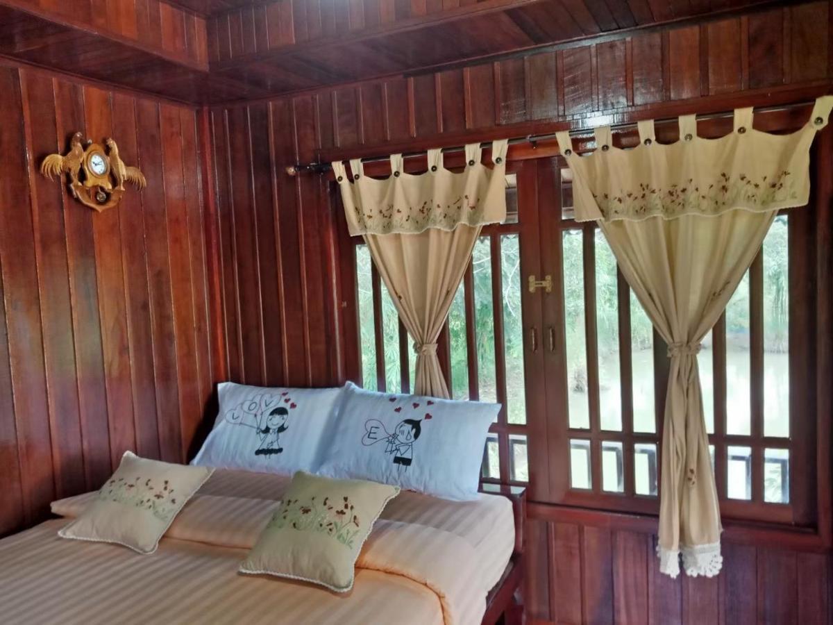 เรือนไทยใจสุขเอ๋ย Hotel Ban Bang Wa Exterior foto