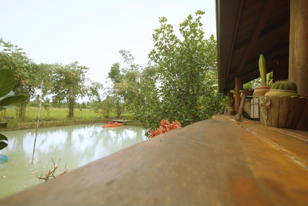 เรือนไทยใจสุขเอ๋ย Hotel Ban Bang Wa Exterior foto