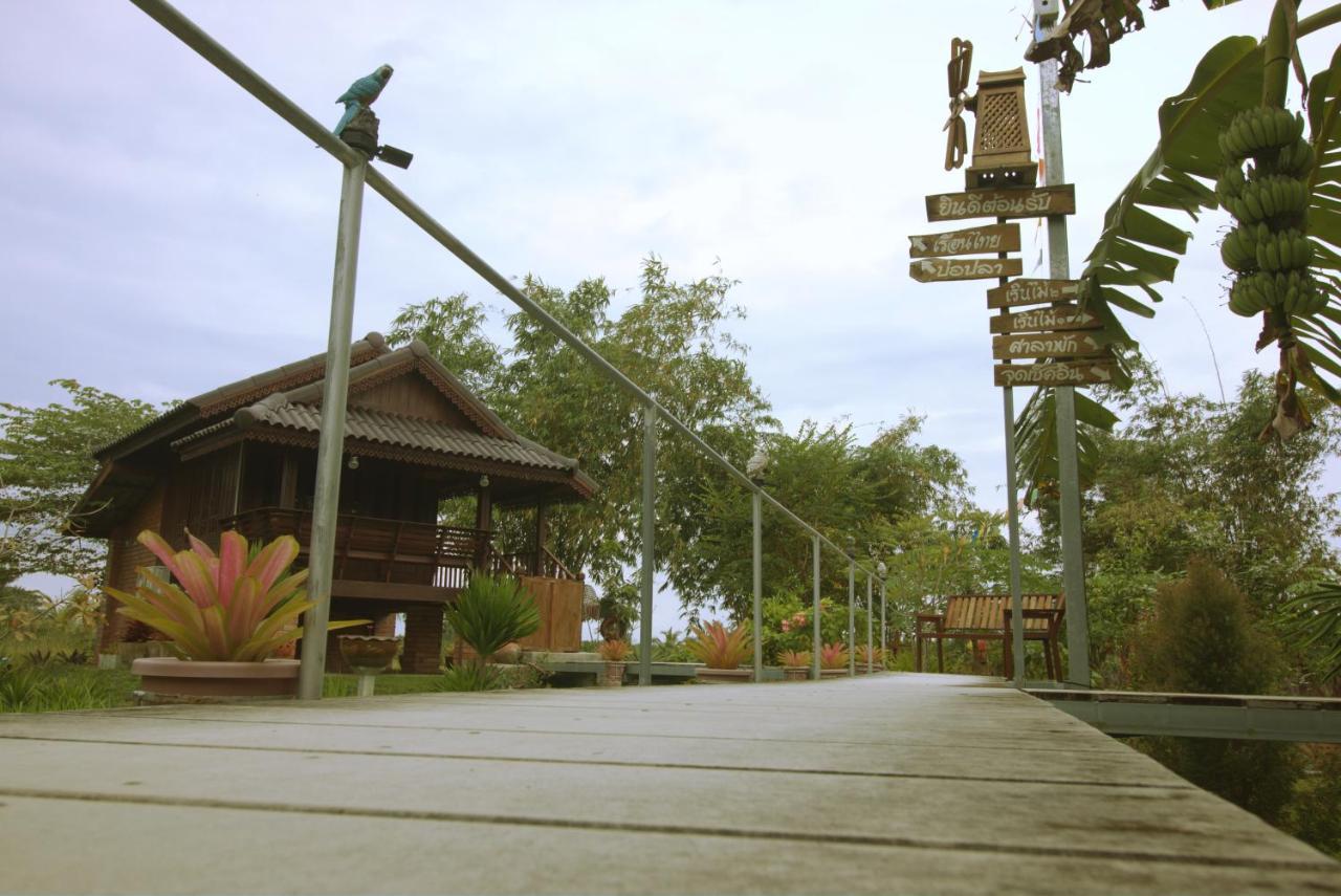 เรือนไทยใจสุขเอ๋ย Hotel Ban Bang Wa Exterior foto