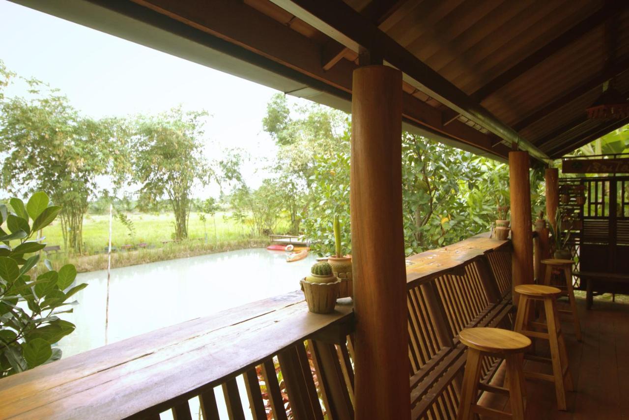 เรือนไทยใจสุขเอ๋ย Hotel Ban Bang Wa Exterior foto