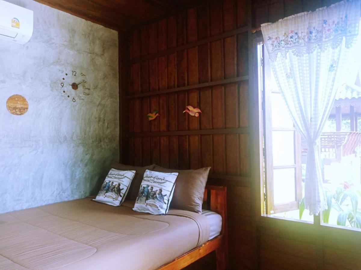 เรือนไทยใจสุขเอ๋ย Hotel Ban Bang Wa Exterior foto