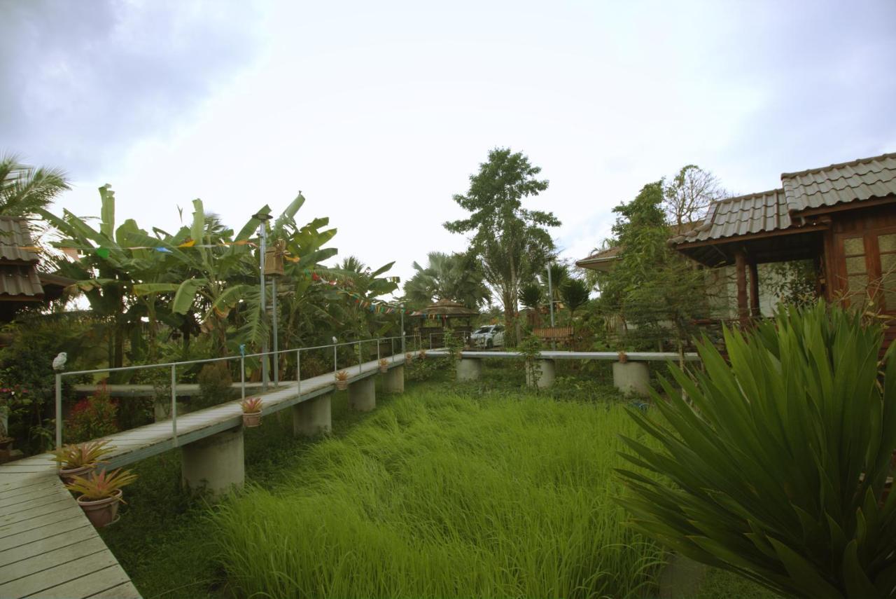 เรือนไทยใจสุขเอ๋ย Hotel Ban Bang Wa Exterior foto