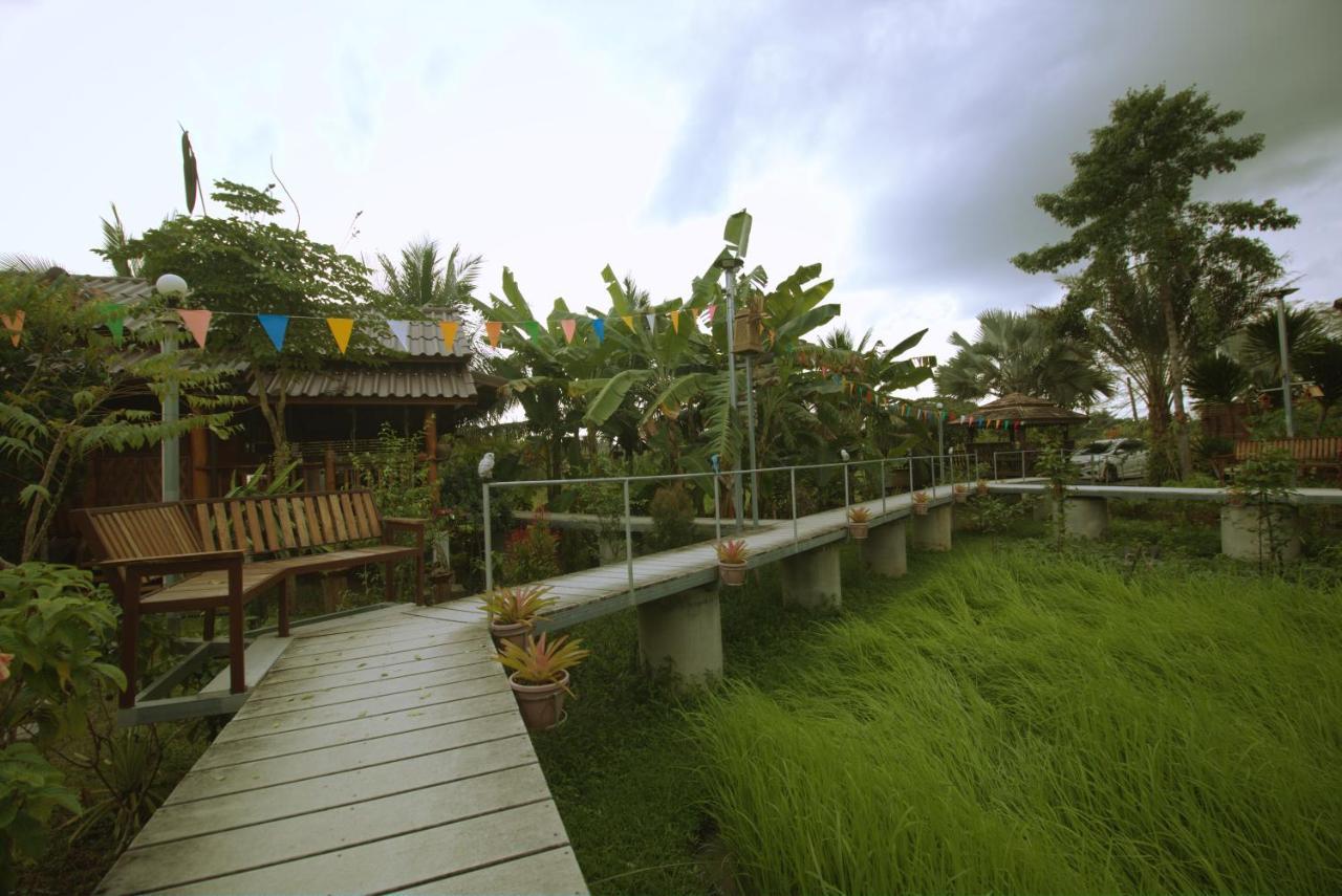 เรือนไทยใจสุขเอ๋ย Hotel Ban Bang Wa Exterior foto