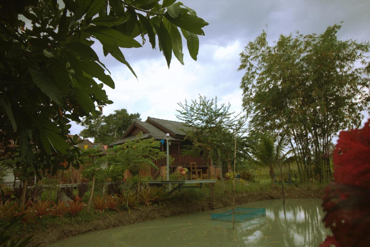 เรือนไทยใจสุขเอ๋ย Hotel Ban Bang Wa Exterior foto